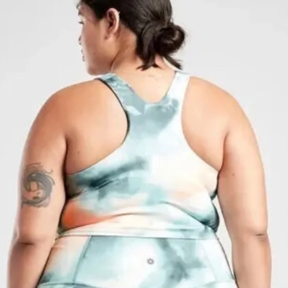 NWT’s Athleta Conscious Crop - Picture 2 of 6